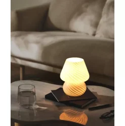 Kleine Nachttischlampe Lareina Aus Opalglas