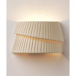 Wandleuchte Nyla Mit Asymmetrischem Lampenschirm